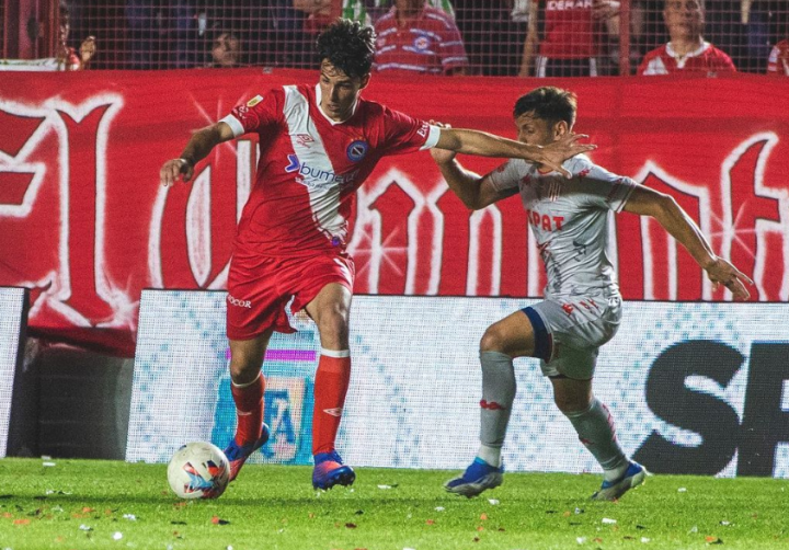 电竞竞猜,有礼投注-荷甲赛程吃紧，AC米兰今夜复出首秀，底气十足，球探报告显示潜力(法甲赛程500)